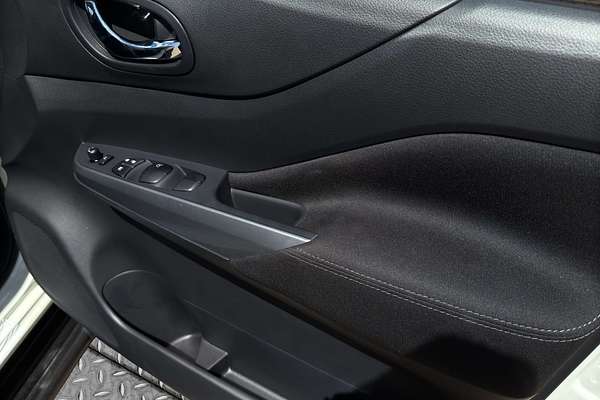 2024 Nissan Navara ST D23 4X4