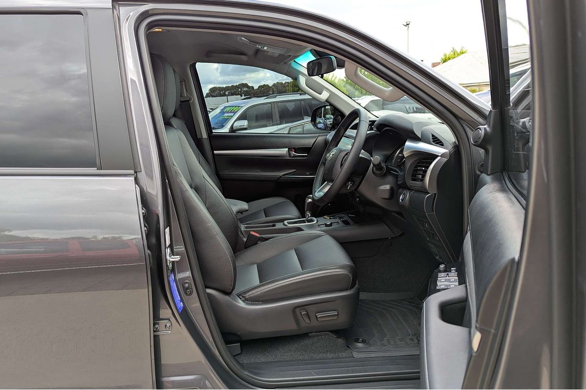 2025 Toyota Hilux SR5 48V GUN126R 4X4