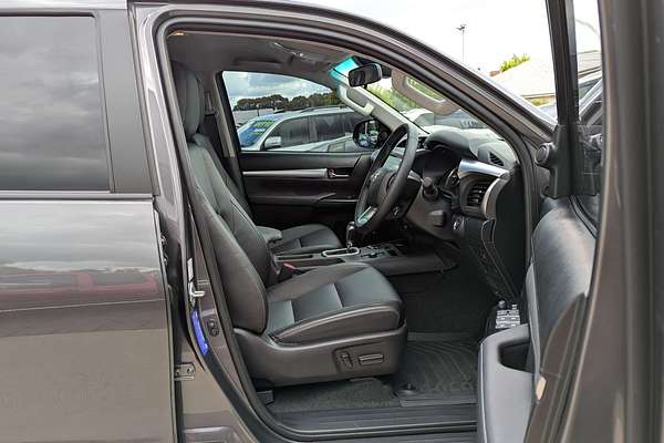 2025 Toyota Hilux SR5 48V GUN126R 4X4