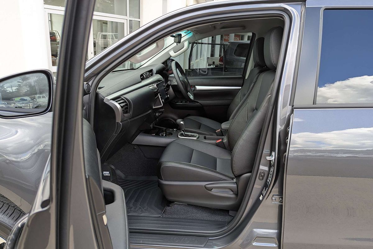 2025 Toyota Hilux SR5 48V GUN126R 4X4