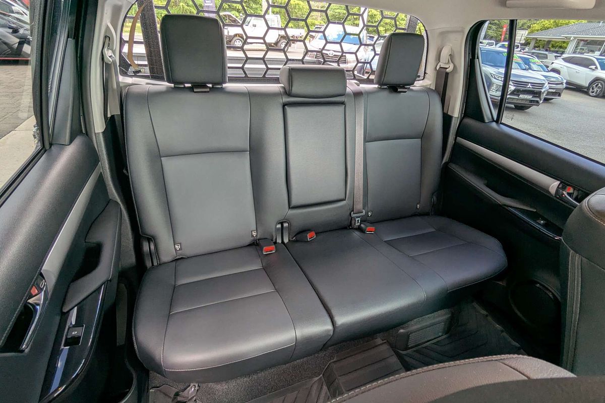 2025 Toyota Hilux SR5 48V GUN126R 4X4