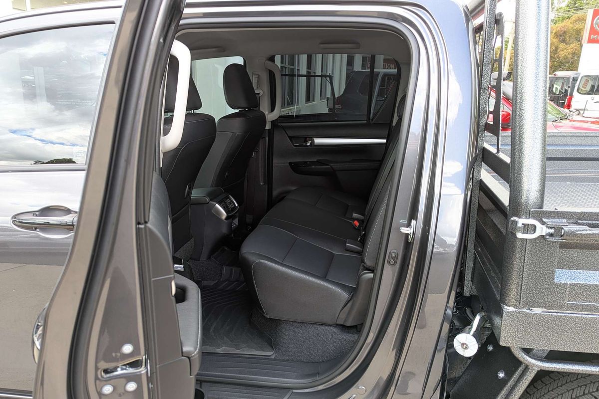 2025 Toyota Hilux SR5 48V GUN126R 4X4