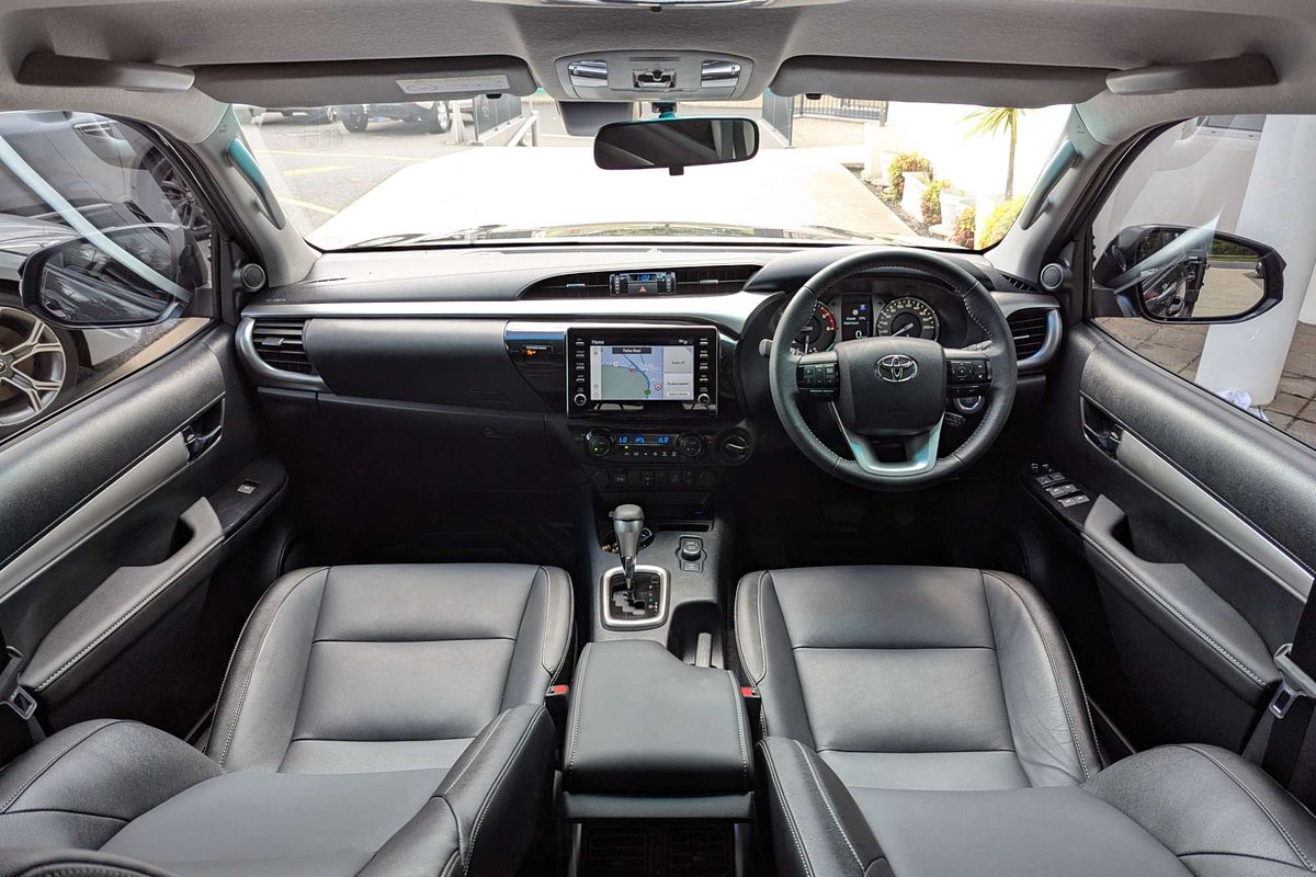 2025 Toyota Hilux SR5 48V GUN126R 4X4