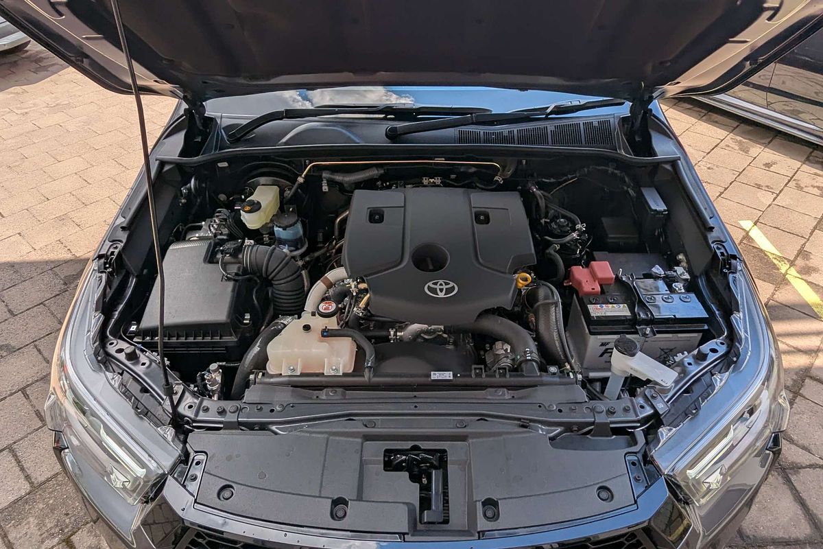 2025 Toyota Hilux SR5 48V GUN126R 4X4