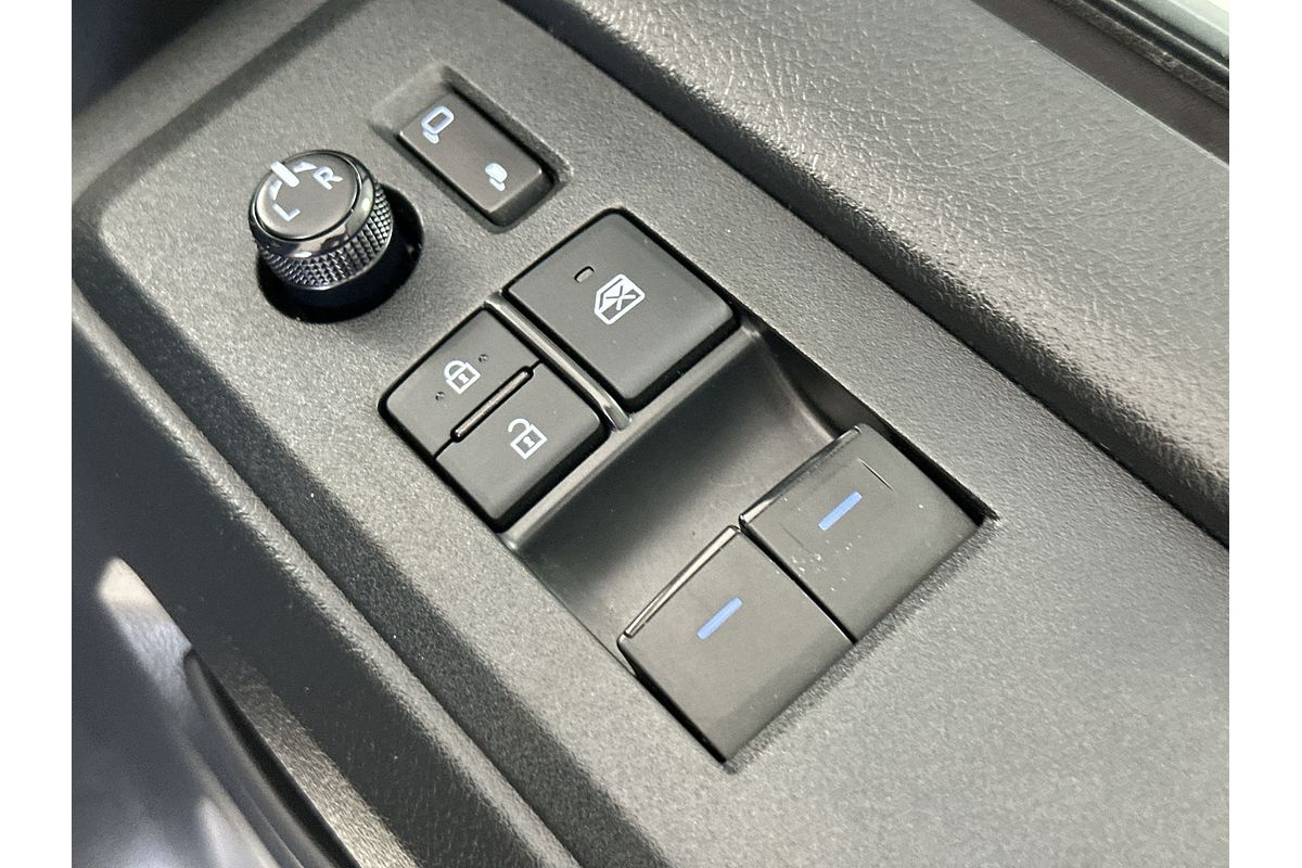 2021 Toyota Hiace Commuter GDH322R ELWB High Roof