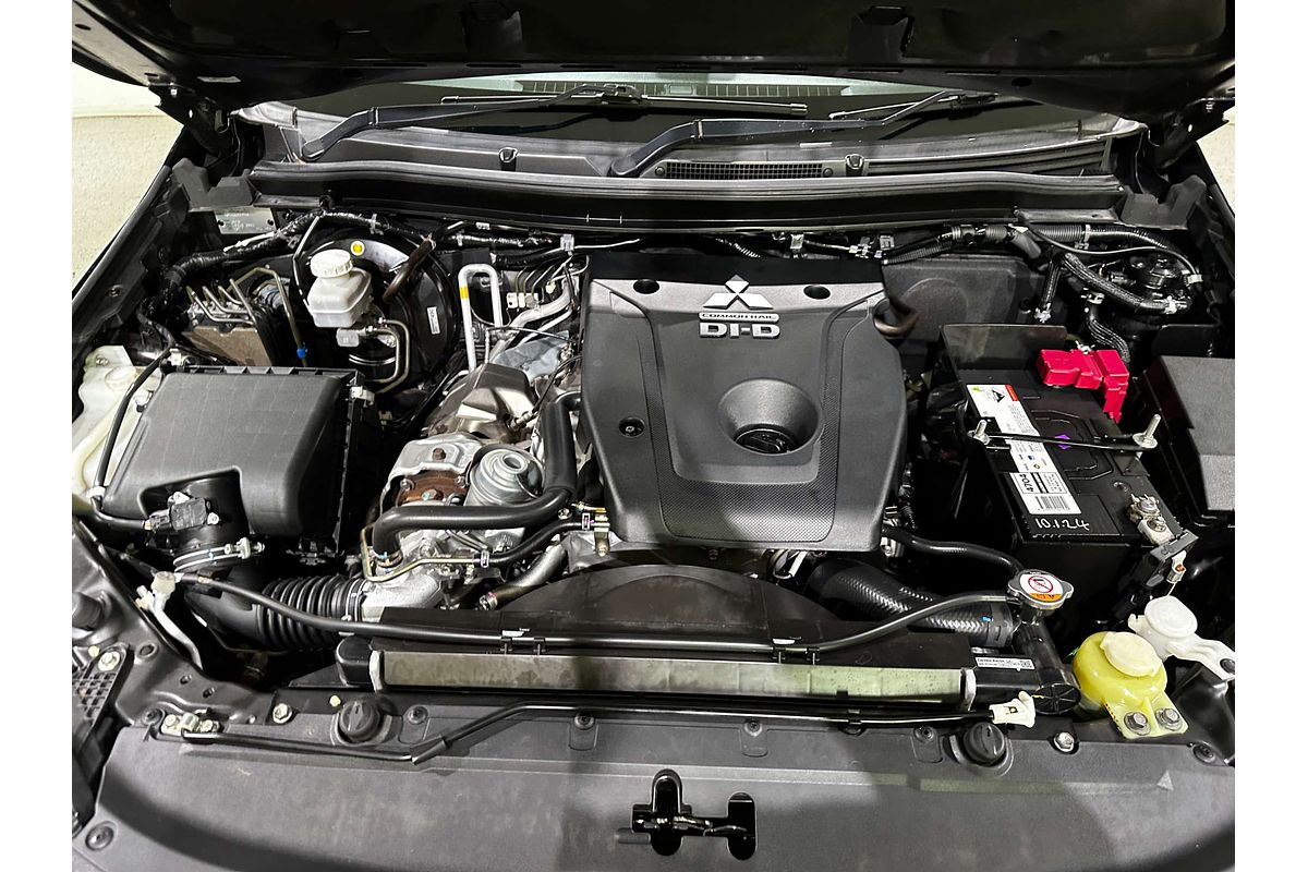 2019 Mitsubishi Pajero Sport Black Edition QE