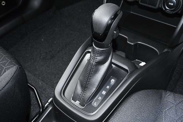 2025 Suzuki Swift Hybrid UZ