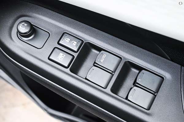 2025 Suzuki Swift Hybrid UZ