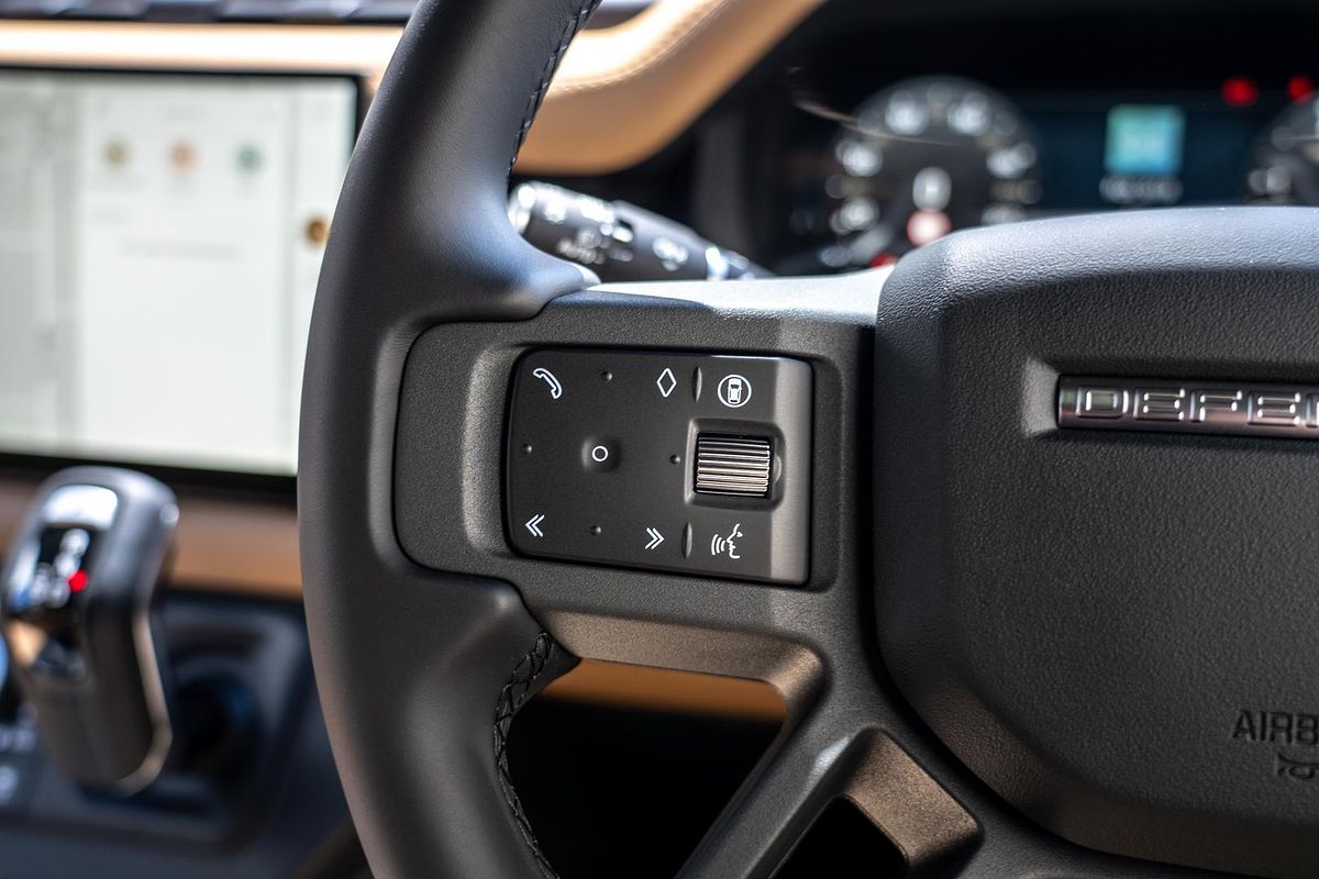 2025 Land Rover Defender 110 D350 X-Dynamic SE L663