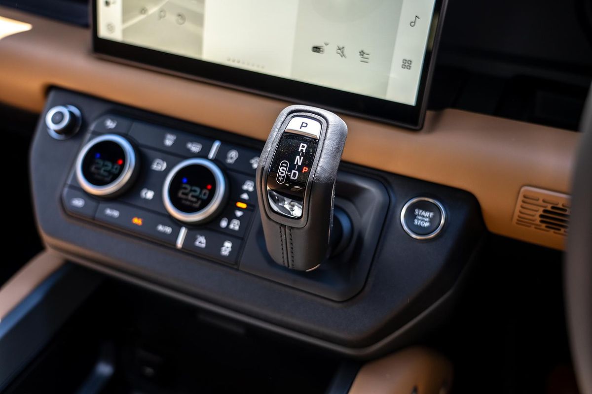 2025 Land Rover Defender 110 D350 X-Dynamic SE L663