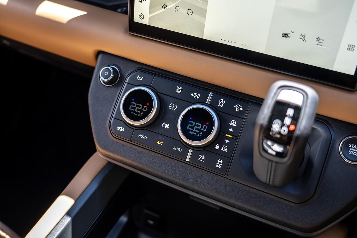 2025 Land Rover Defender 110 D350 X-Dynamic SE L663