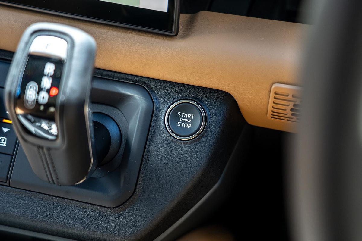 2025 Land Rover Defender 110 D350 X-Dynamic SE L663