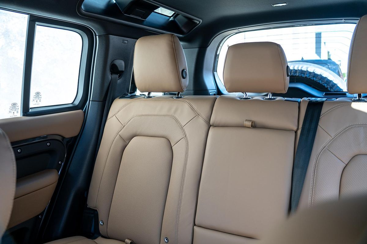 2025 Land Rover Defender 110 D350 X-Dynamic SE L663