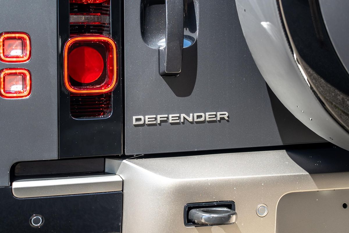 2025 Land Rover Defender 110 D350 X-Dynamic SE L663