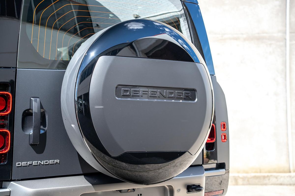 2025 Land Rover Defender 110 D350 X-Dynamic SE L663