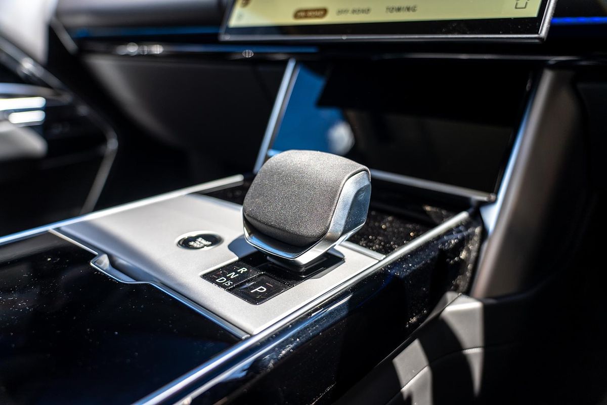 2025 Land Rover Range Rover D350 HSE L460