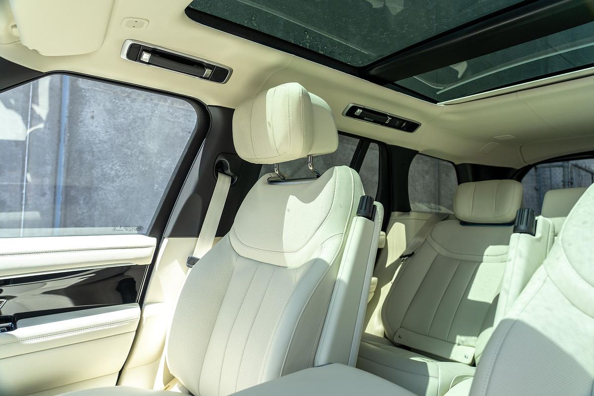 2025 Land Rover Range Rover P460e Autobiography PHEV L460