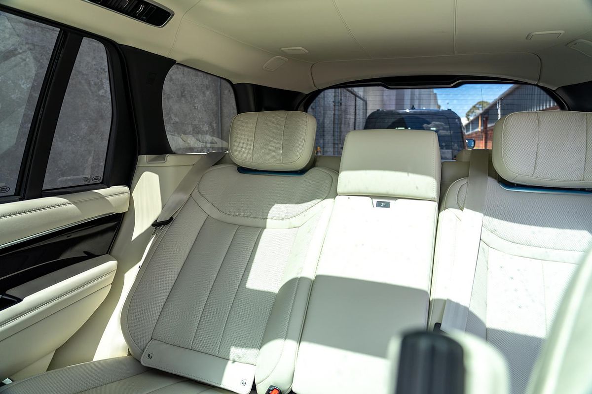 2025 Land Rover Range Rover P460e Autobiography PHEV L460