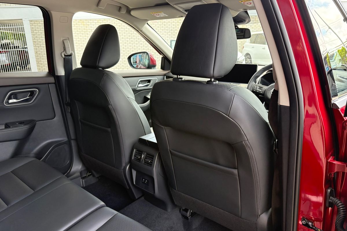 2025 Nissan X-TRAIL ST-L T33