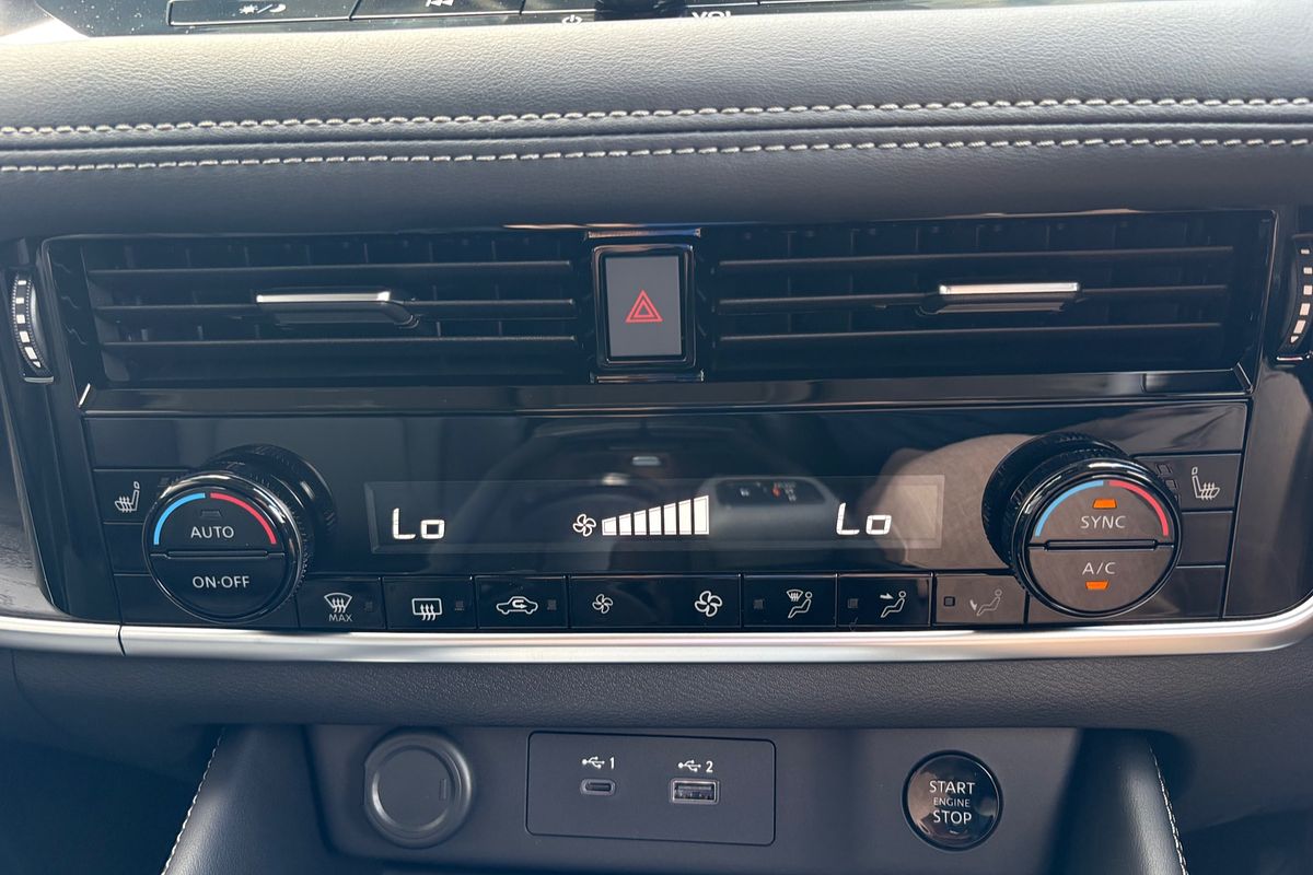 2025 Nissan X-TRAIL ST-L T33