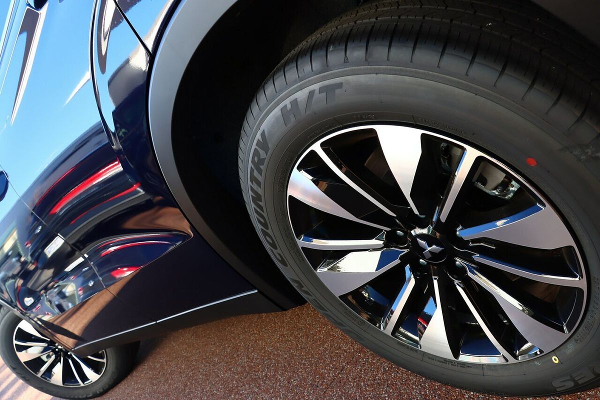 2025 Mitsubishi Outlander LS ZM