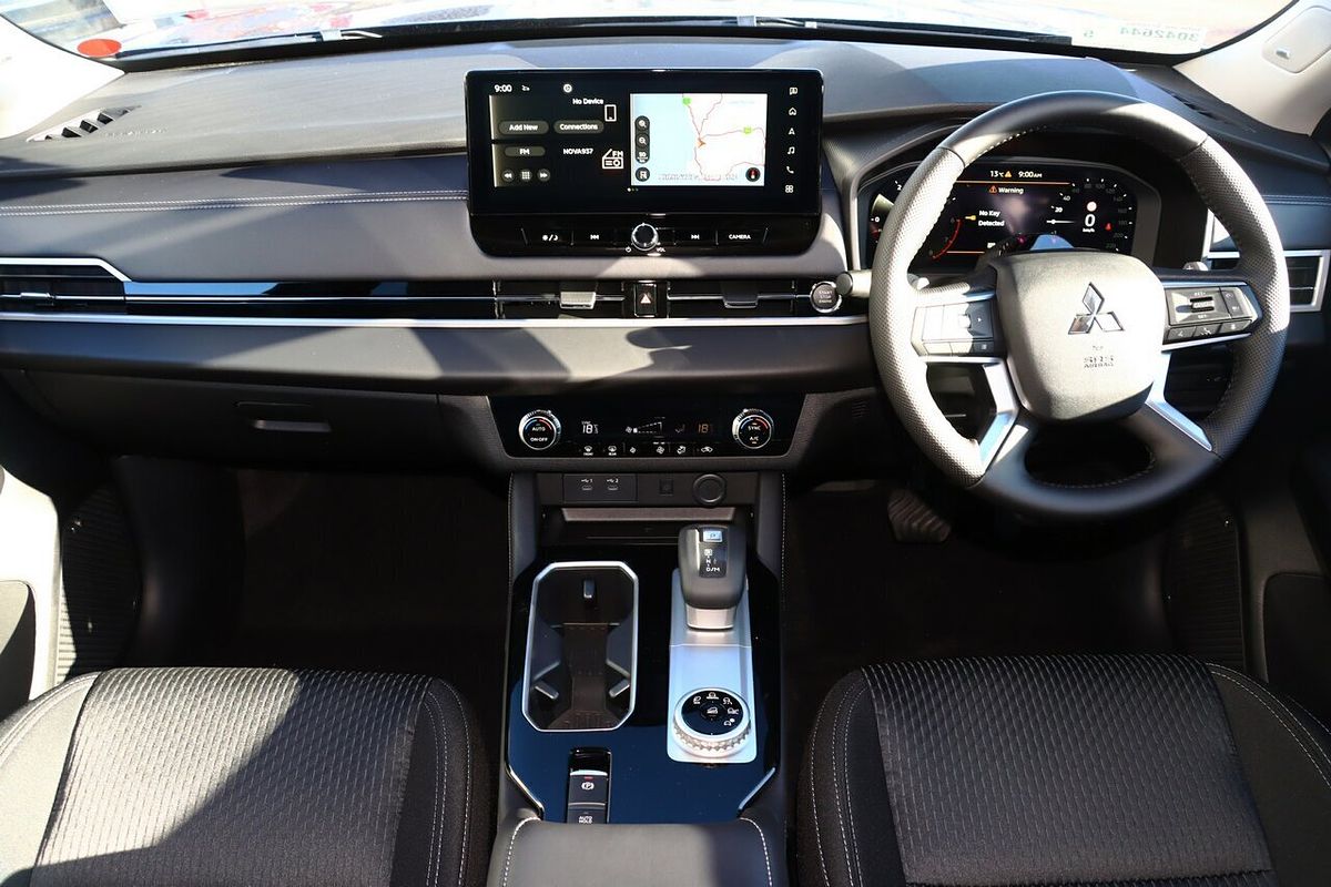 2025 Mitsubishi Outlander LS ZM