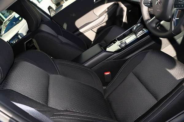 2025 Mitsubishi Outlander LS ZM