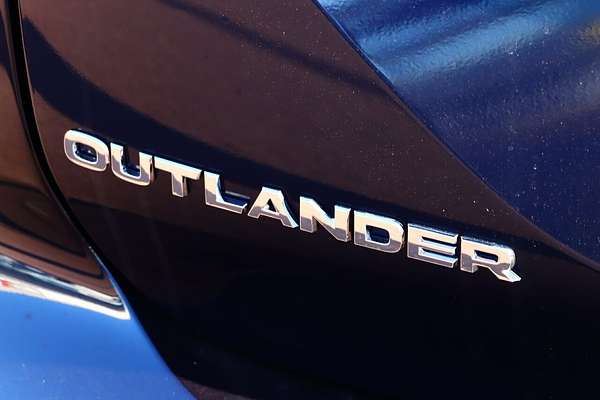 2025 Mitsubishi Outlander LS ZM