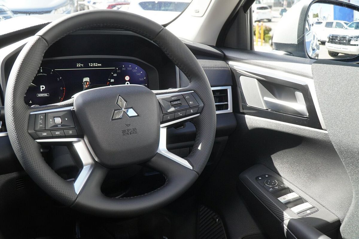 2025 Mitsubishi Outlander LS ZM