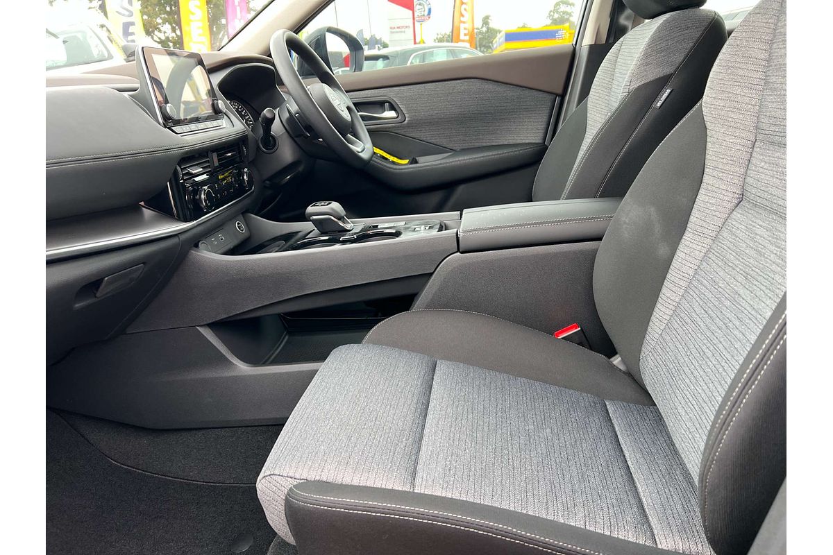 2025 Nissan X-TRAIL ST T33