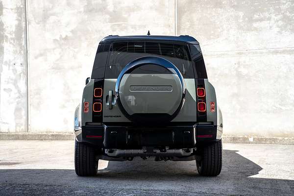 2025 Land Rover Defender 110 P400 X-Dynamic SE L663