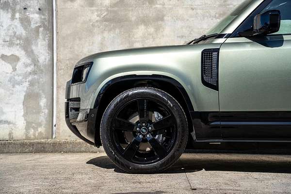 2025 Land Rover Defender 110 P400 X-Dynamic SE L663