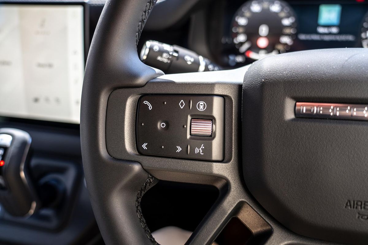 2025 Land Rover Defender 110 P400 X-Dynamic SE L663