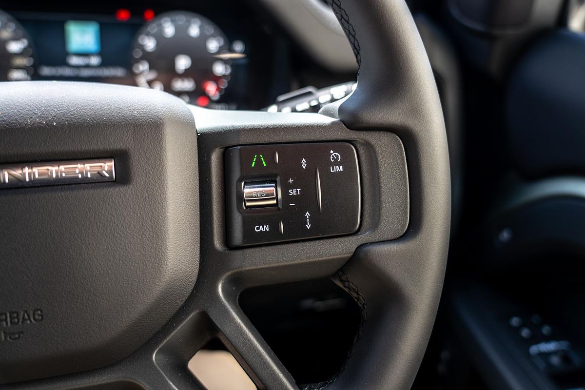 2025 Land Rover Defender 110 P400 X-Dynamic SE L663