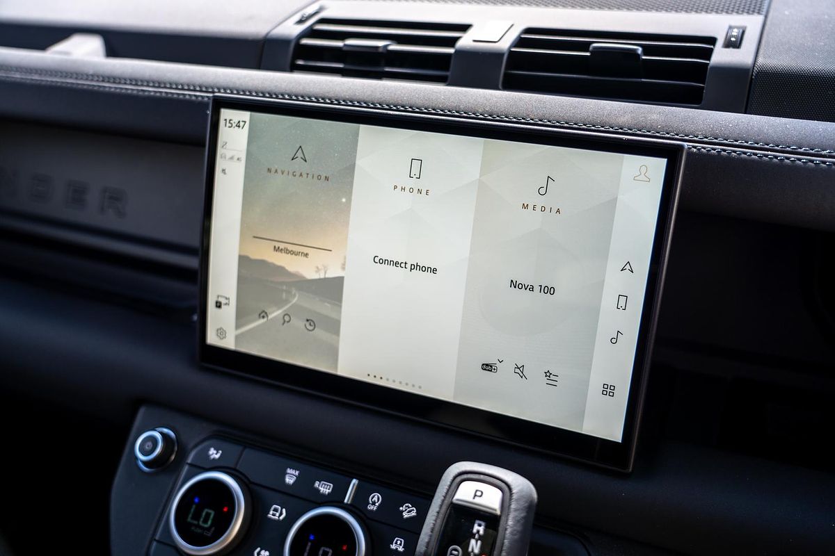 2025 Land Rover Defender 110 P400 X-Dynamic SE L663