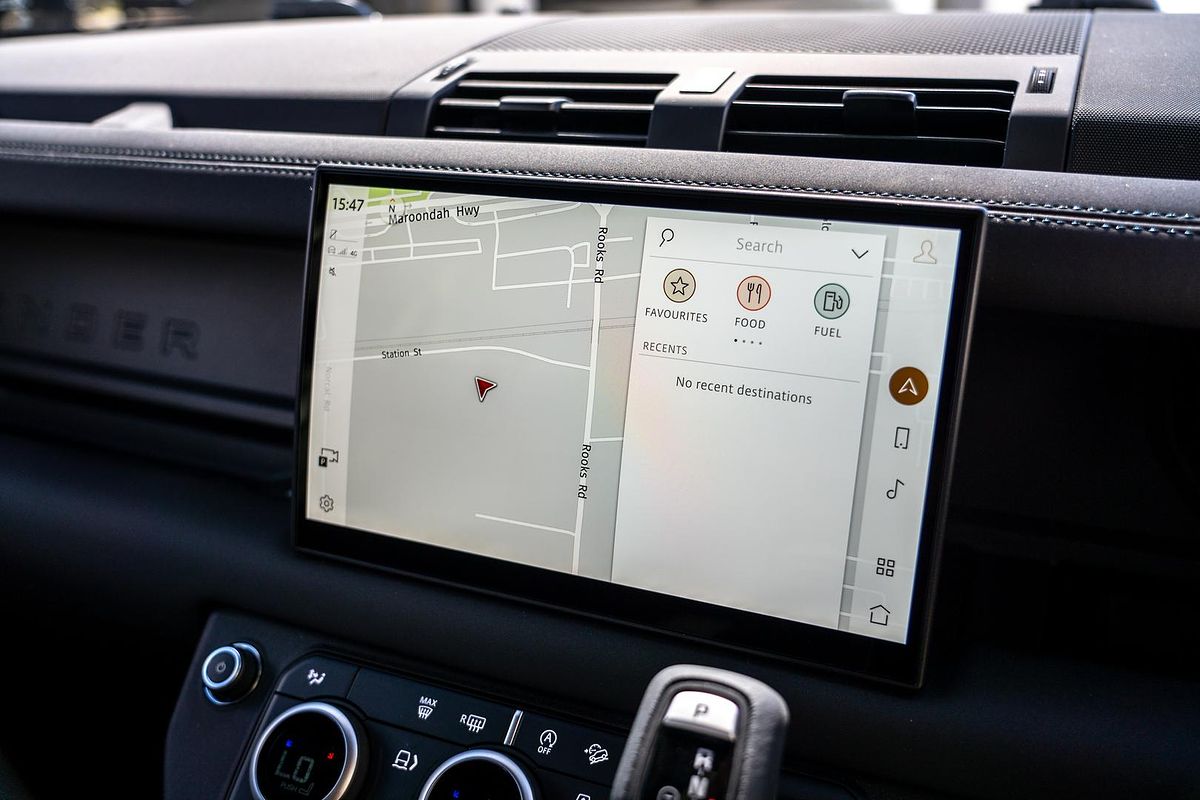 2025 Land Rover Defender 110 P400 X-Dynamic SE L663