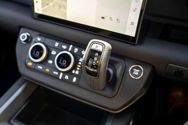2025 Land Rover Defender 110 P400 X-Dynamic SE L663