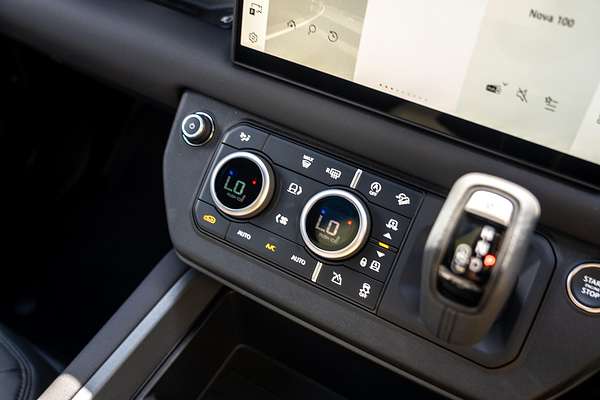 2025 Land Rover Defender 110 P400 X-Dynamic SE L663