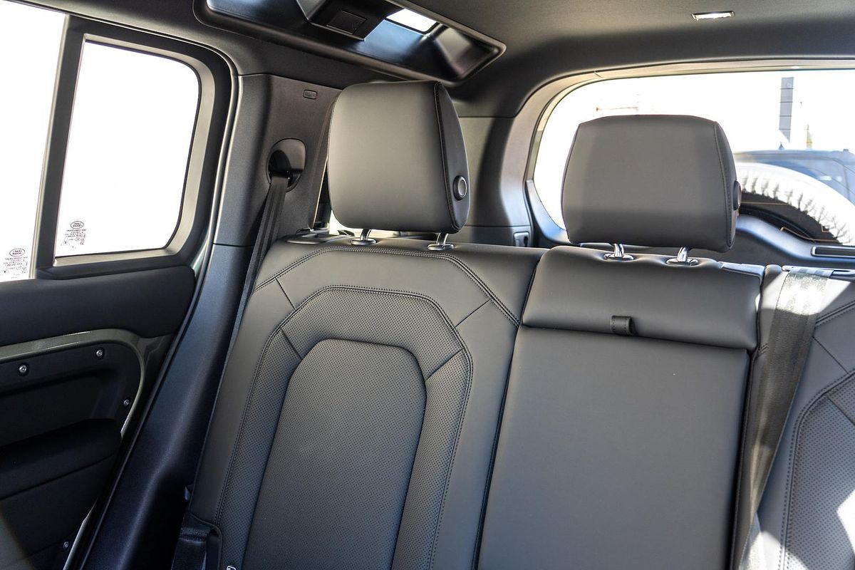 2025 Land Rover Defender 110 P400 X-Dynamic SE L663