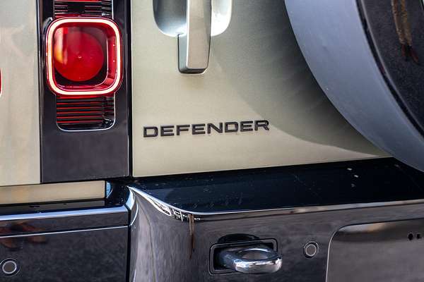 2025 Land Rover Defender 110 P400 X-Dynamic SE L663