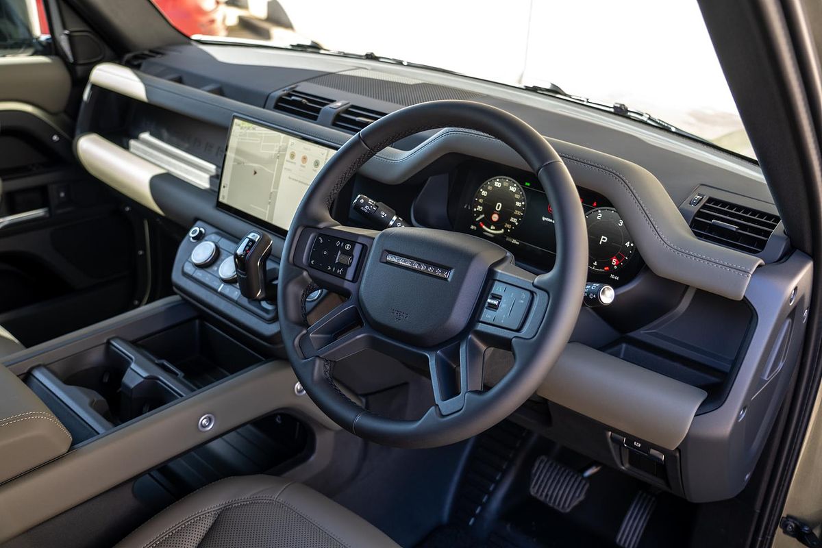 2025 Land Rover Defender 110 D350 X-Dynamic SE L663