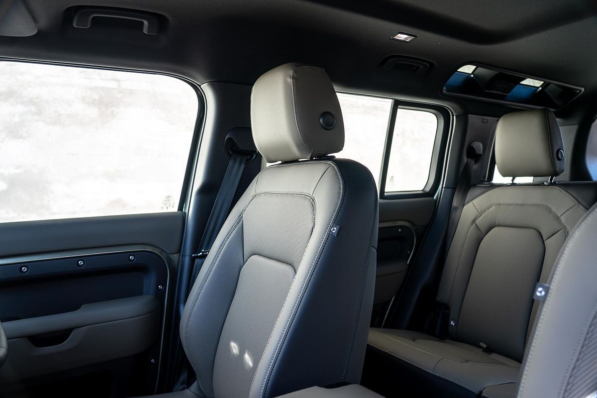 2025 Land Rover Defender 110 D350 X-Dynamic SE L663