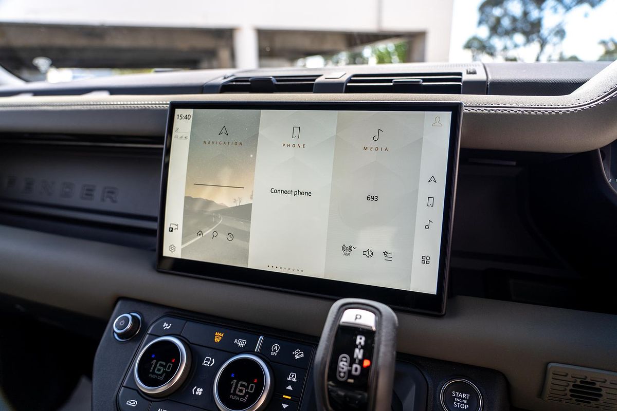 2025 Land Rover Defender 110 D350 X-Dynamic SE L663