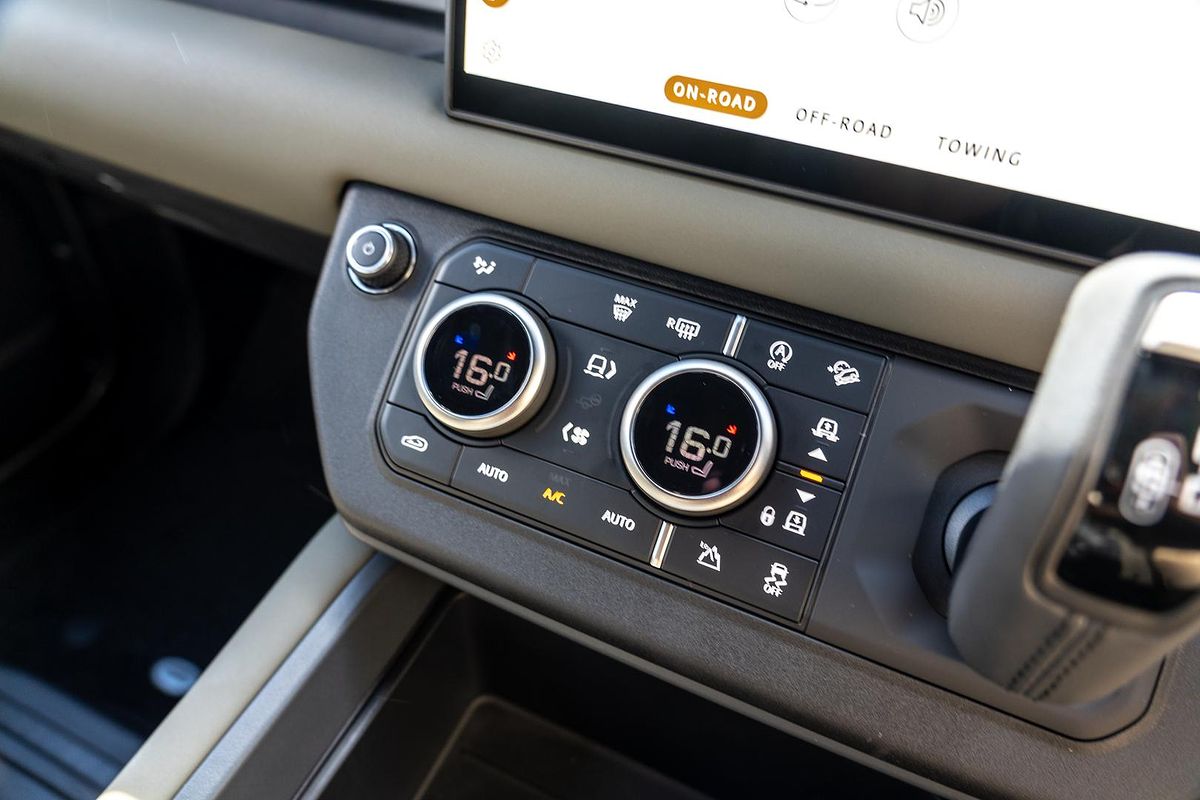 2025 Land Rover Defender 110 D350 X-Dynamic SE L663