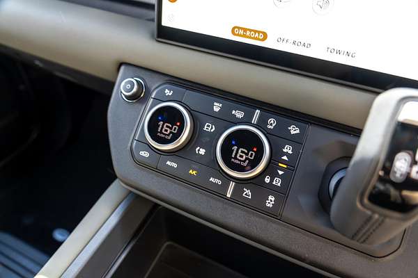 2025 Land Rover Defender 110 D350 X-Dynamic SE L663