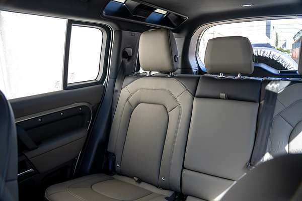 2025 Land Rover Defender 110 D350 X-Dynamic SE L663