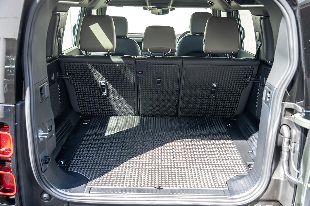 2025 Land Rover Defender 110 D350 X-Dynamic SE L663