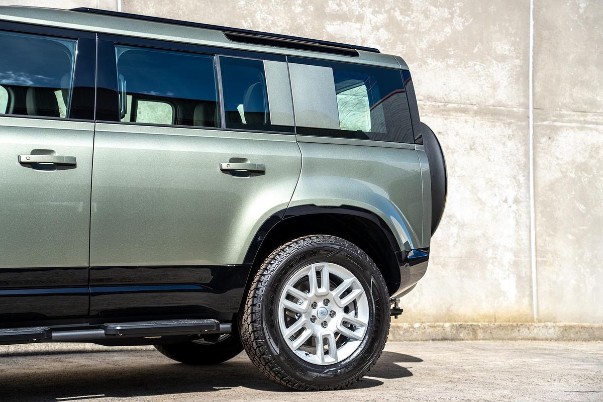 2025 Land Rover Defender 110 D350 X-Dynamic SE L663