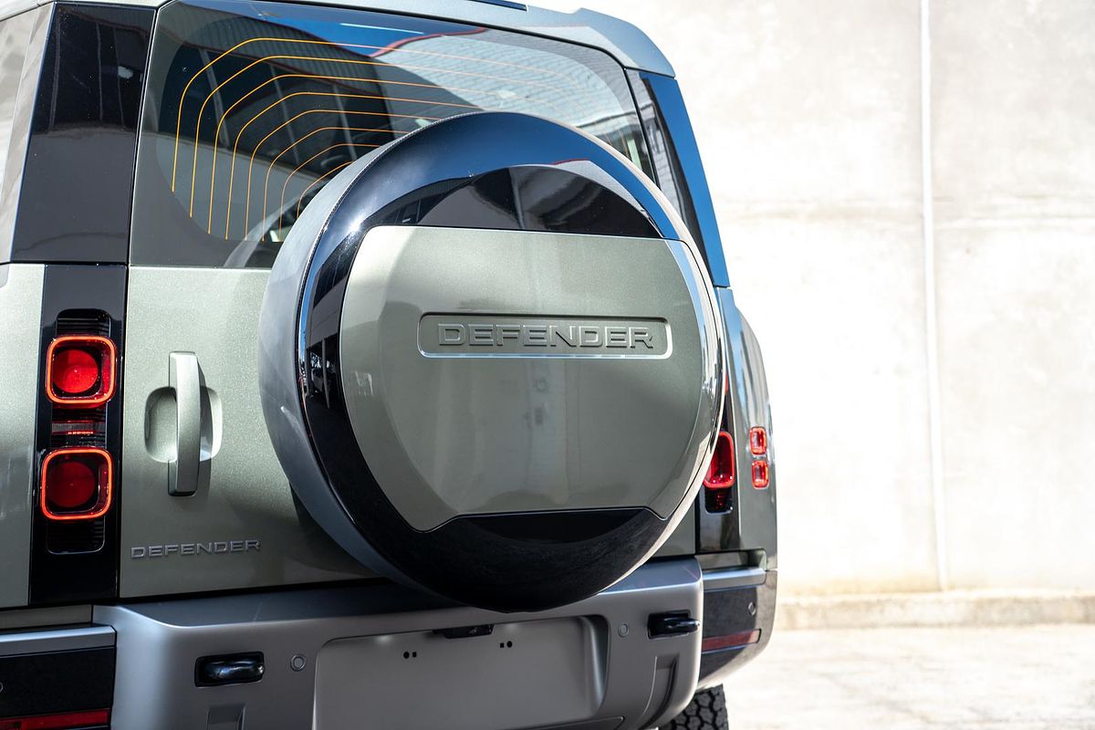 2025 Land Rover Defender 110 D350 X-Dynamic SE L663