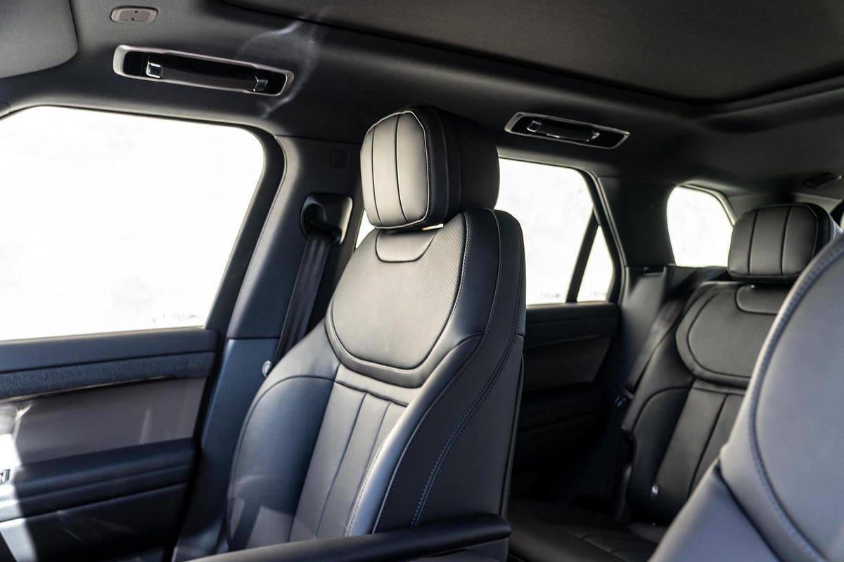 2025 Land Rover Range Rover Sport P360 Dynamic SE L461